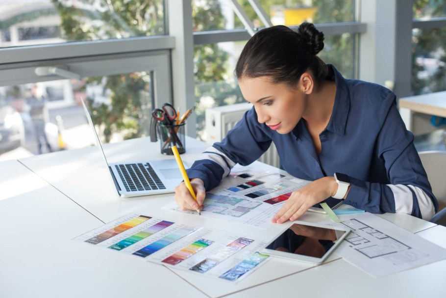 Девушка дизайнер
