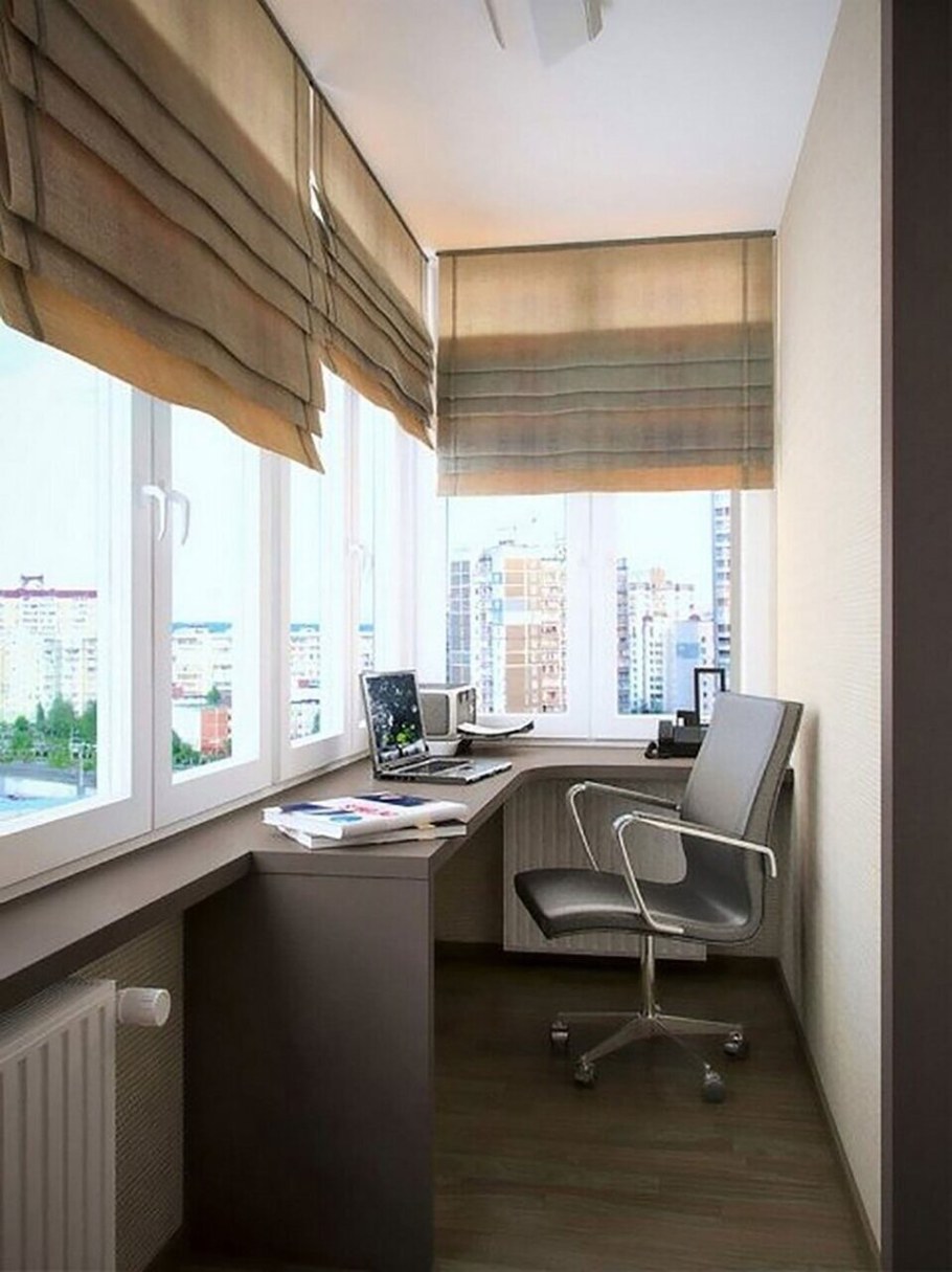 Письменный стол на лоджии