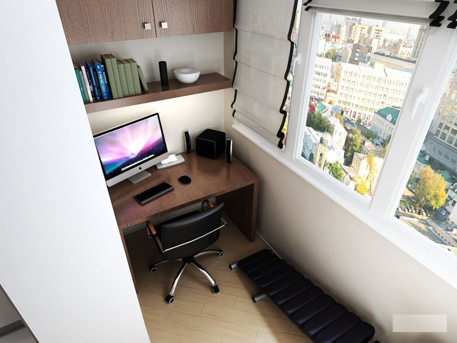 Письменный стол на балконе