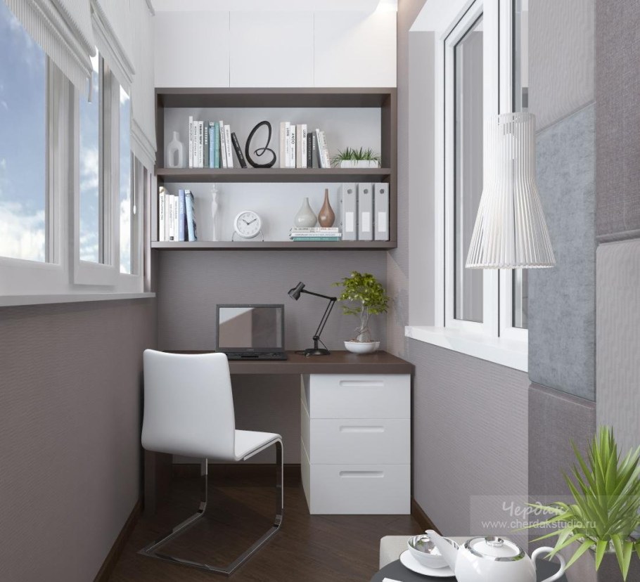 Письменный стол на лоджии
