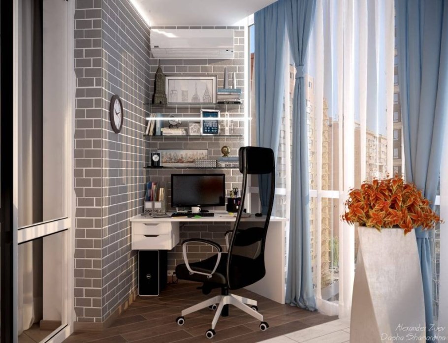 Компьютерный стол на лоджии