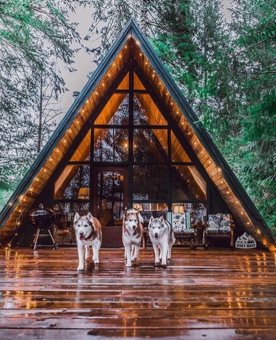 Домик с треугольной крышей