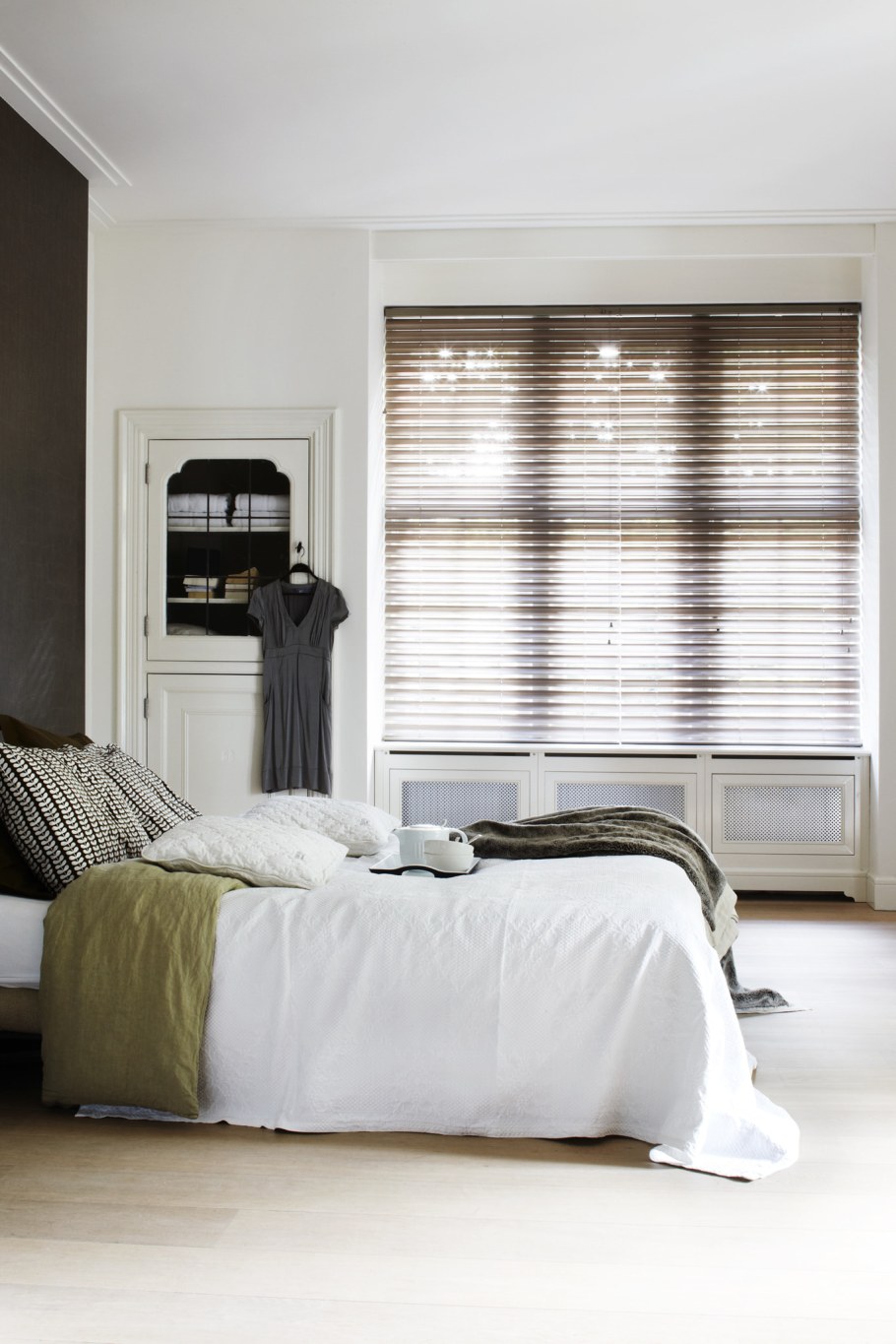 Стильные жалюзи в спальню