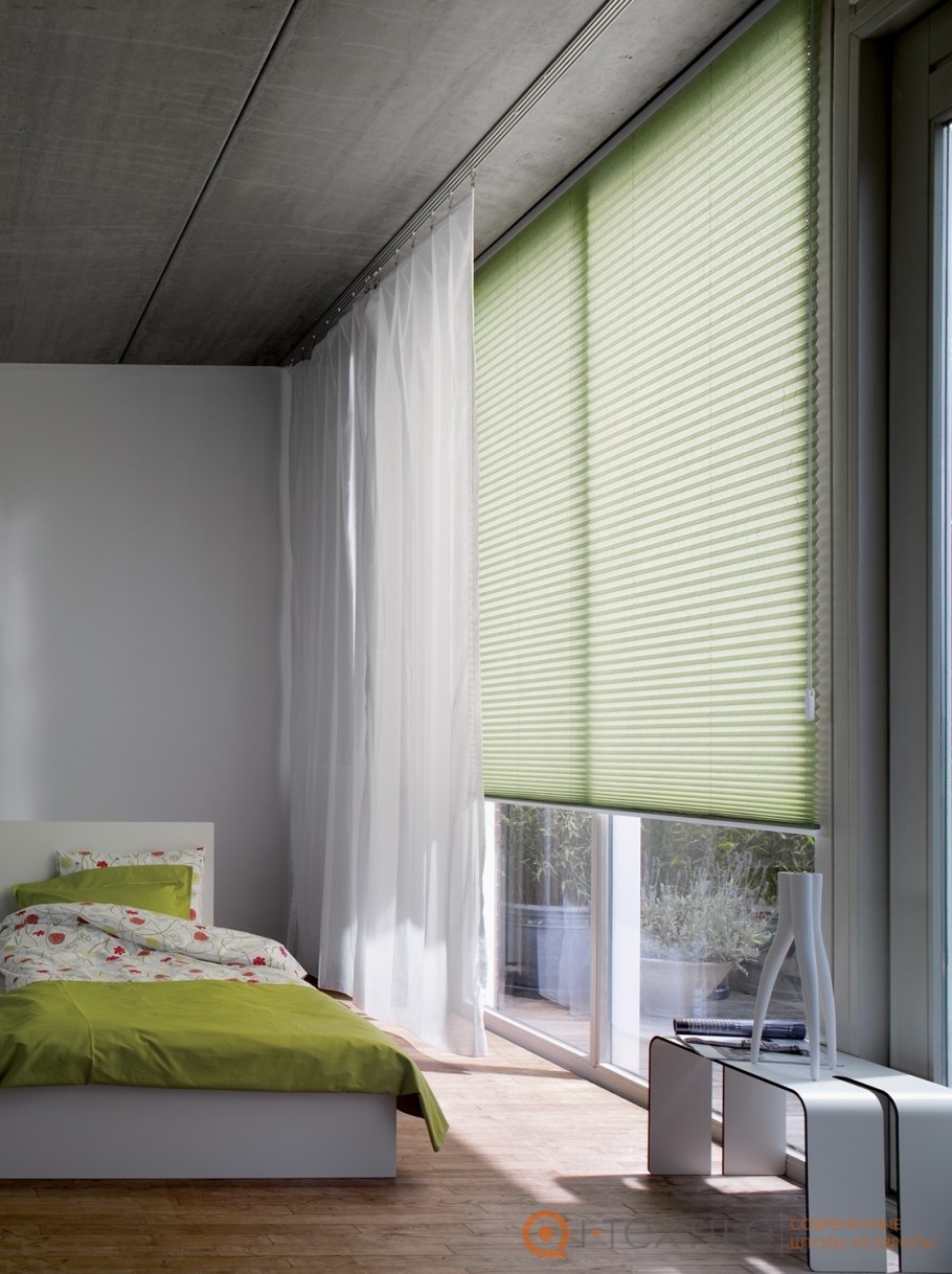 Рулонные шторы в спальне