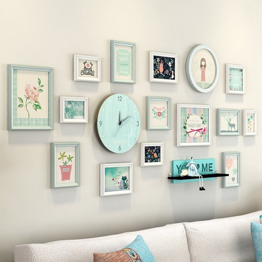 Рамки на стене в интерьере