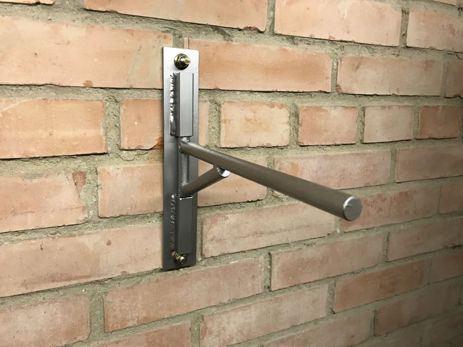 Кронштейн для антенну на стену дома из профиля 20 на20