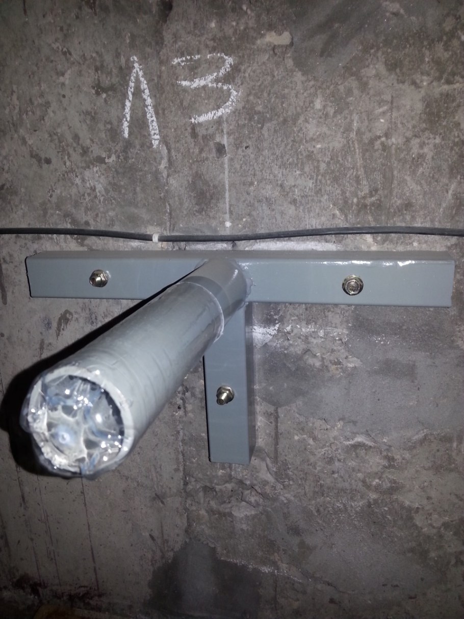 Кронштейн для колес в гараж