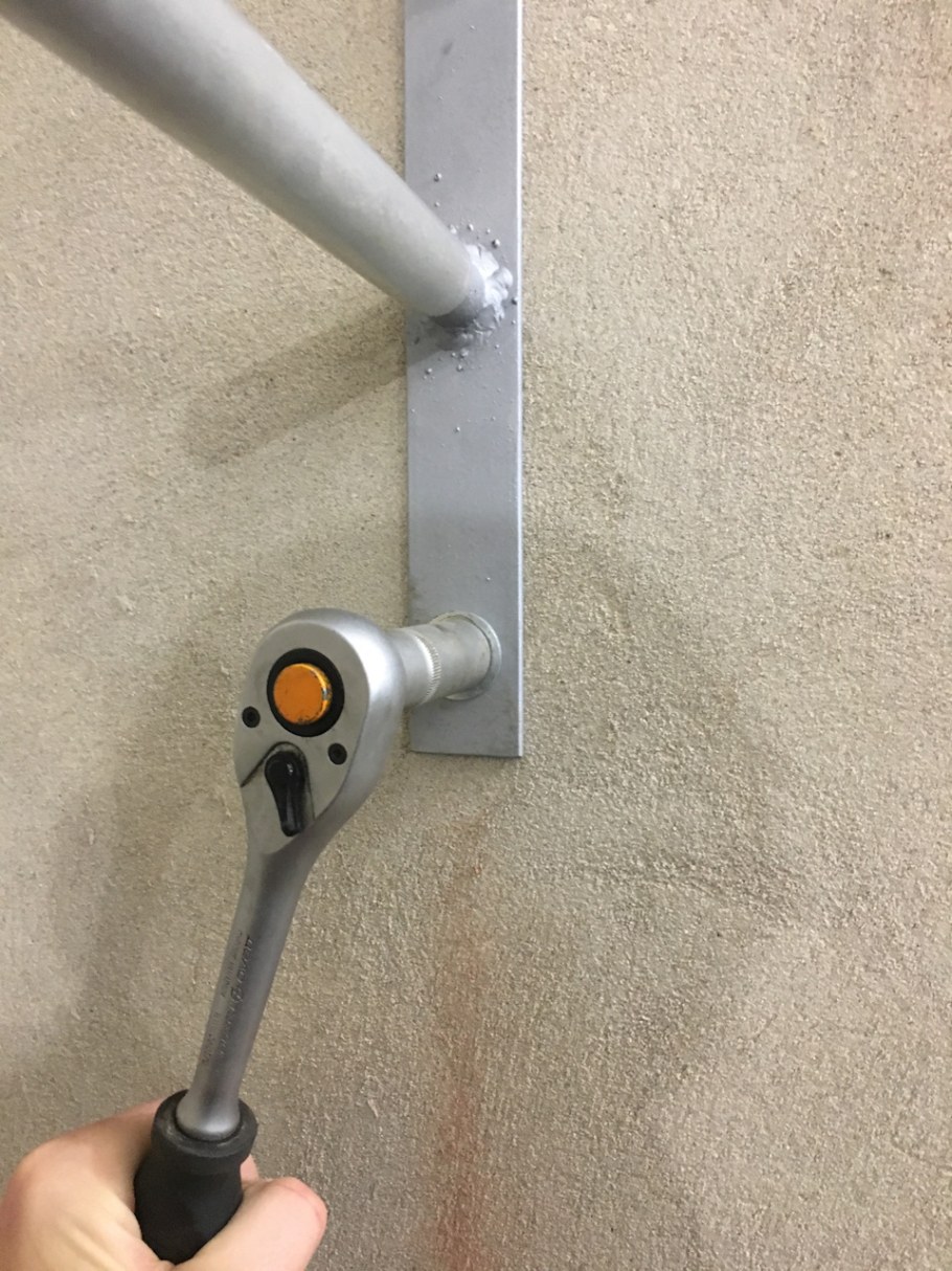 Крепёж для колёс на стену