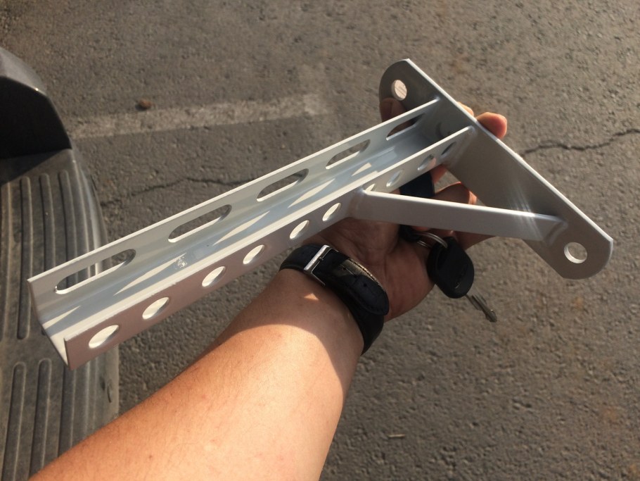 Кронштейн для колес на стену