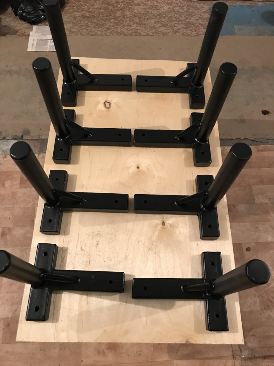 Кронштейн для хранения колес на стене