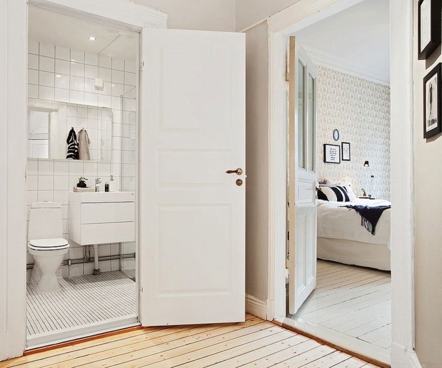 Дверь в ванную