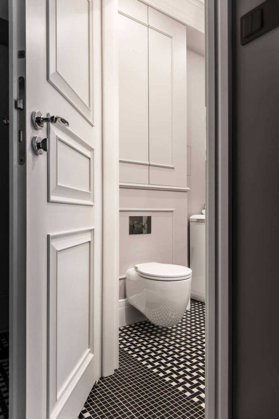 Двери в ванную комнату и туалет