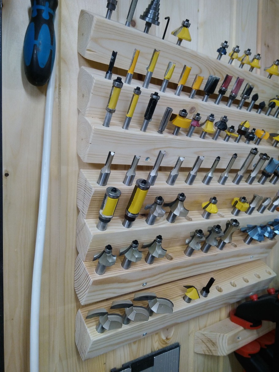 Инструментальный шкаф для фрез и конусов вт40