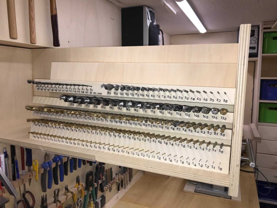 Полки для хранения сверл