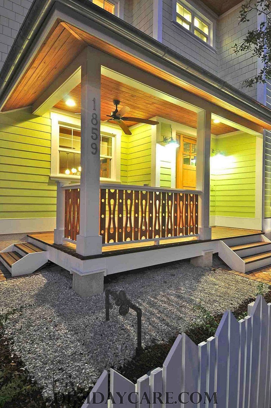 Крыльцо в частном доме