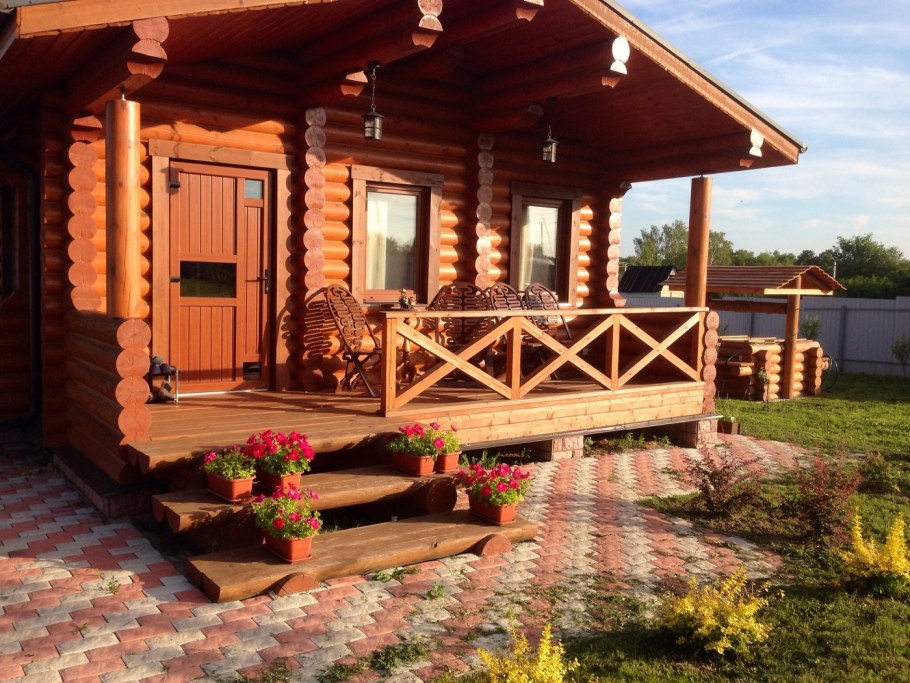 Веранда к дому из бревна