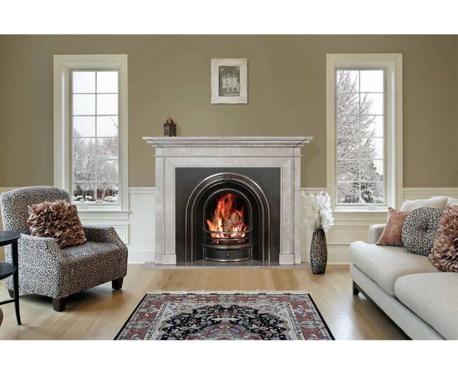 Камин в гостиной