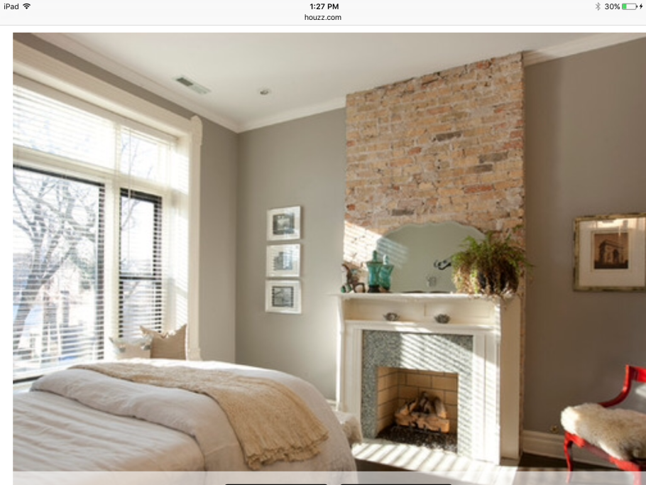 Спальня с камином