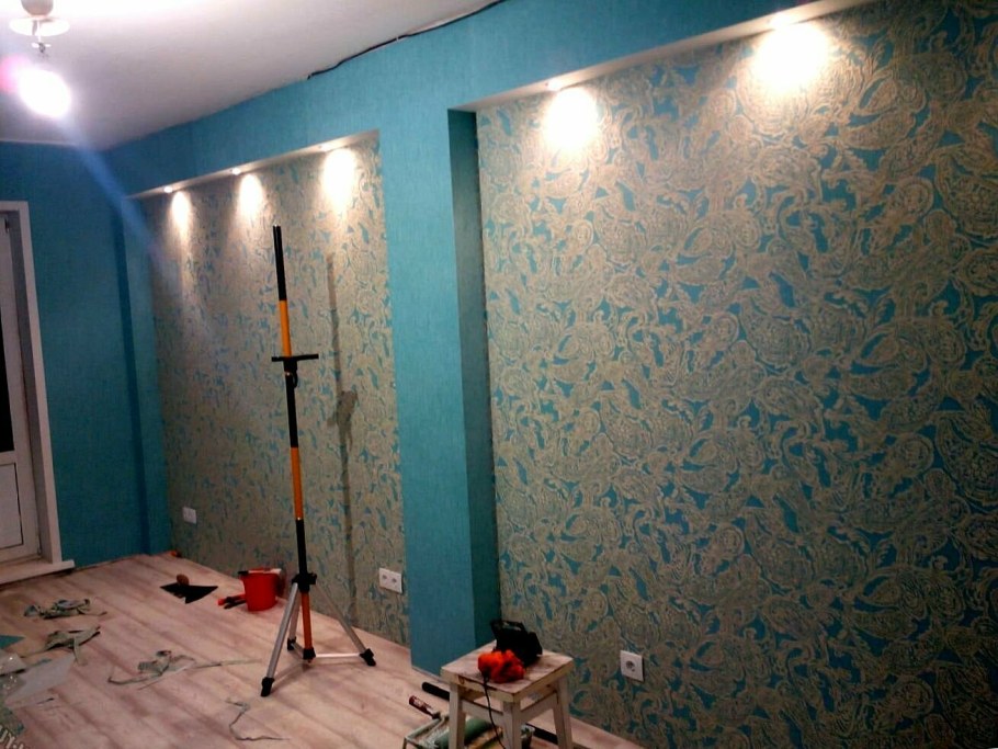 Покраска стен в зале