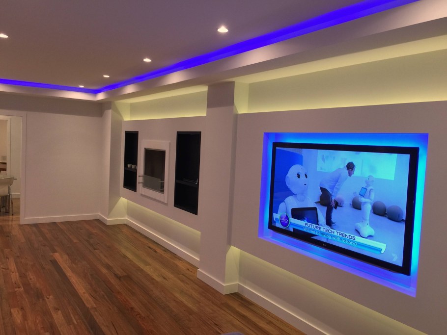 Светодиодная лента в комнате