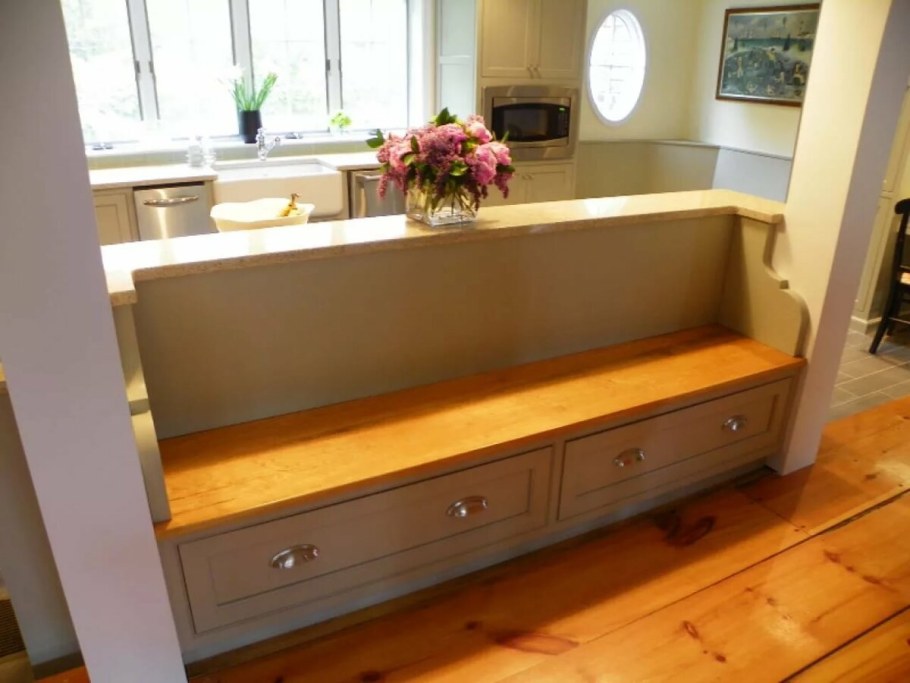 Скамья с выдвижным ящиком