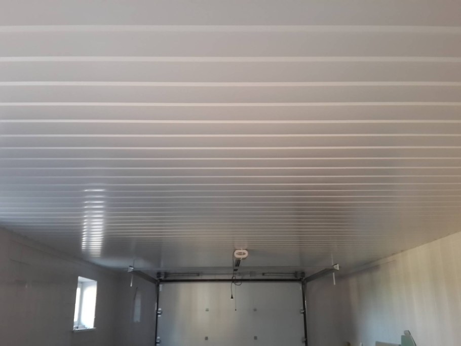 Обшивка потолка в гараже
