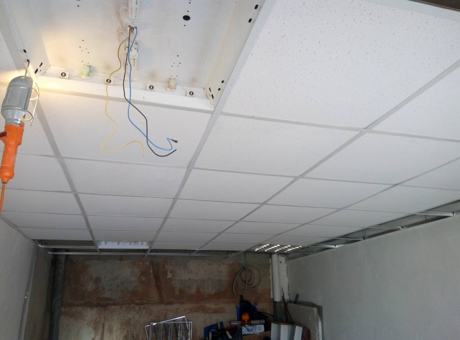 Обшивка потолка в гараже