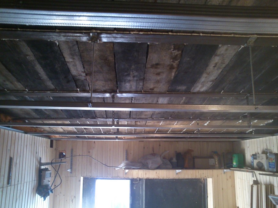 Подвесной потолок в гараже