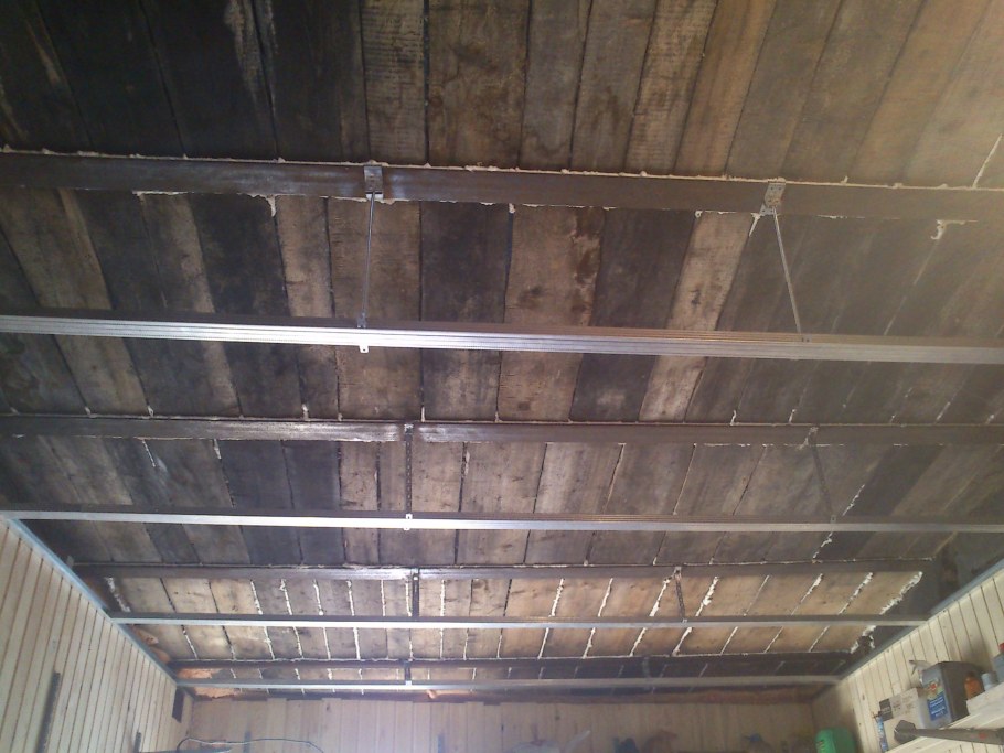 Подшивка потолка в гараже