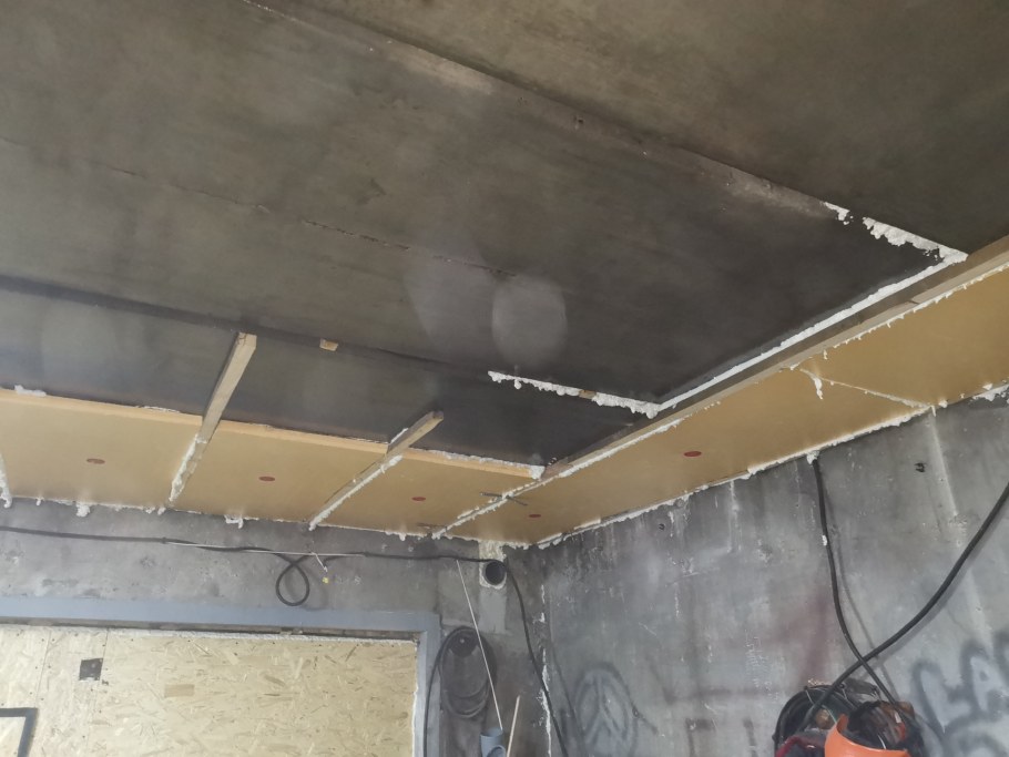 Обшивка потолка в гараже