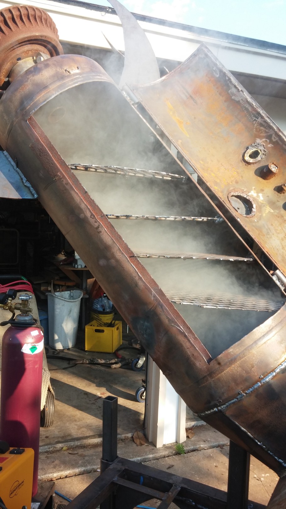 Самодельная коптильня в гараже