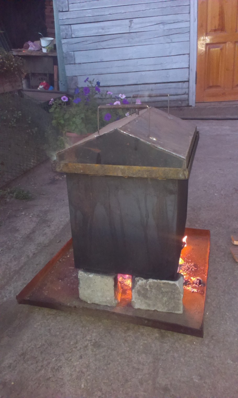 Коптильня горячего копчения своими