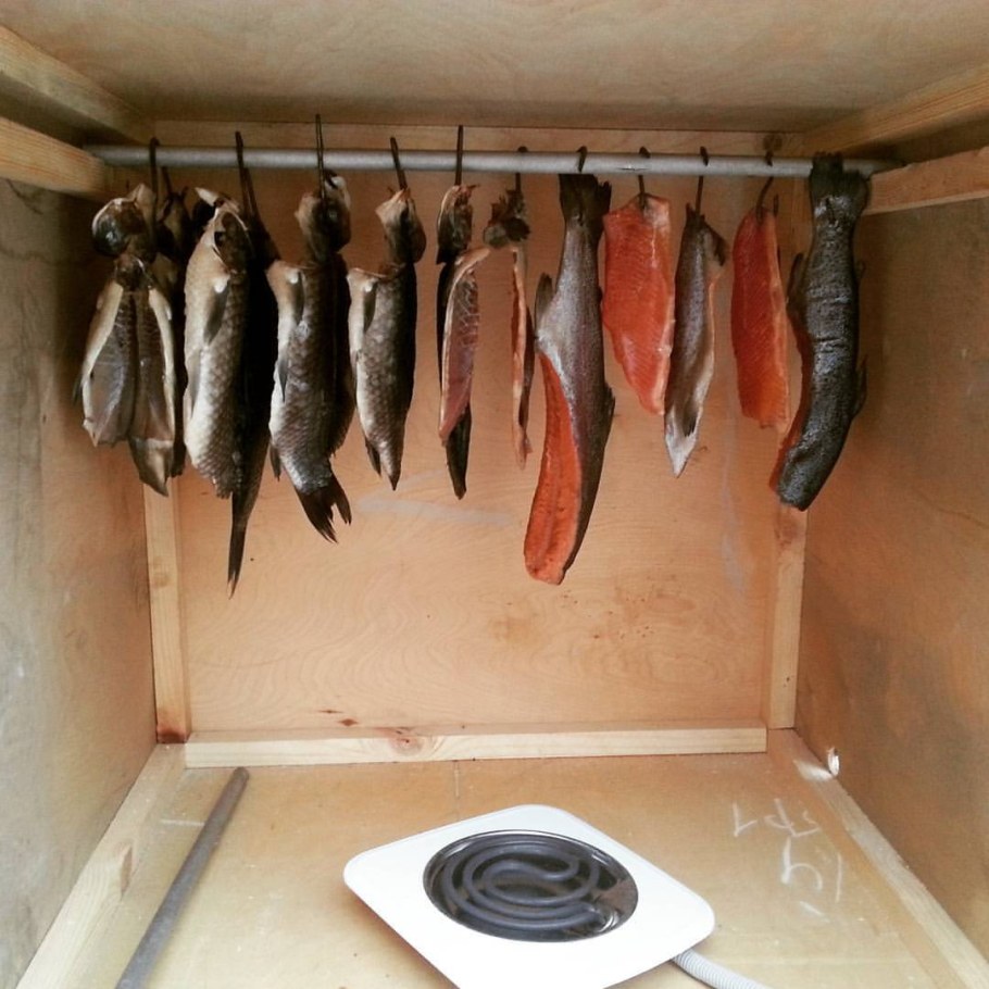 Крючки для подвешивания рыбы в коптильне