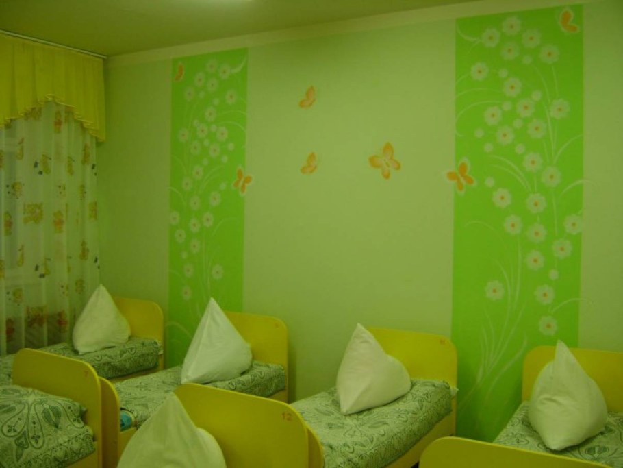 Покраска стен в детском саду