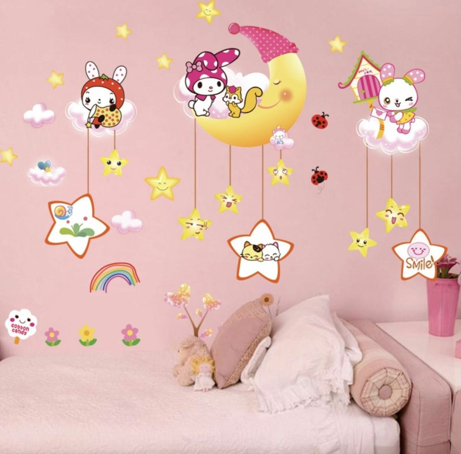 Украшение стен спальни в детском саду