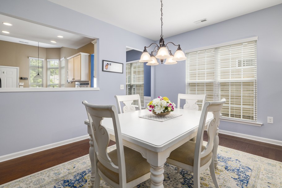 Люстры на кухню 2022 года в тренде