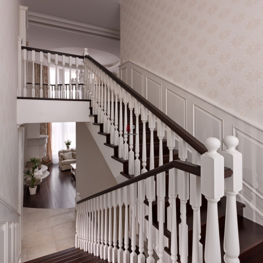 Лестничный пролет в стиле Неоклассика