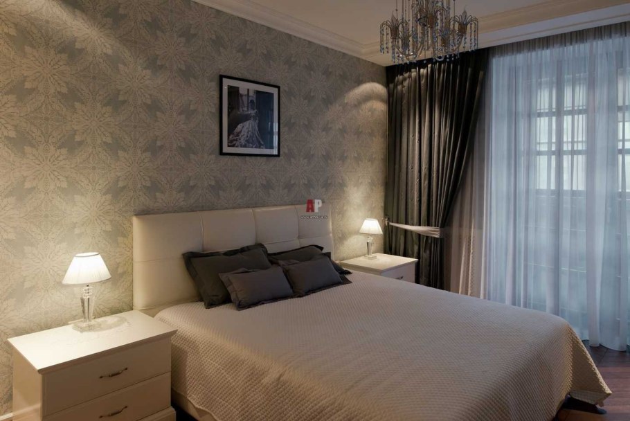 Обои под штукатурку в интерьере спальни