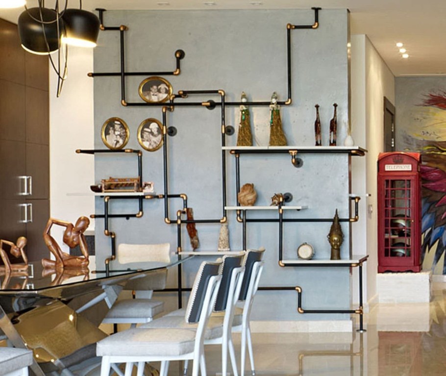 Металлические трубы в интерьере