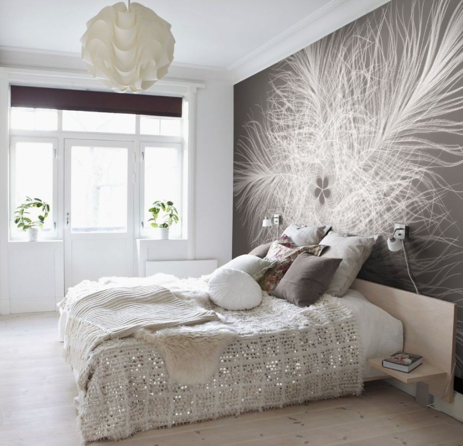 Спальня с перьями