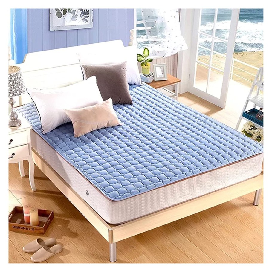 Кровать с матрасом