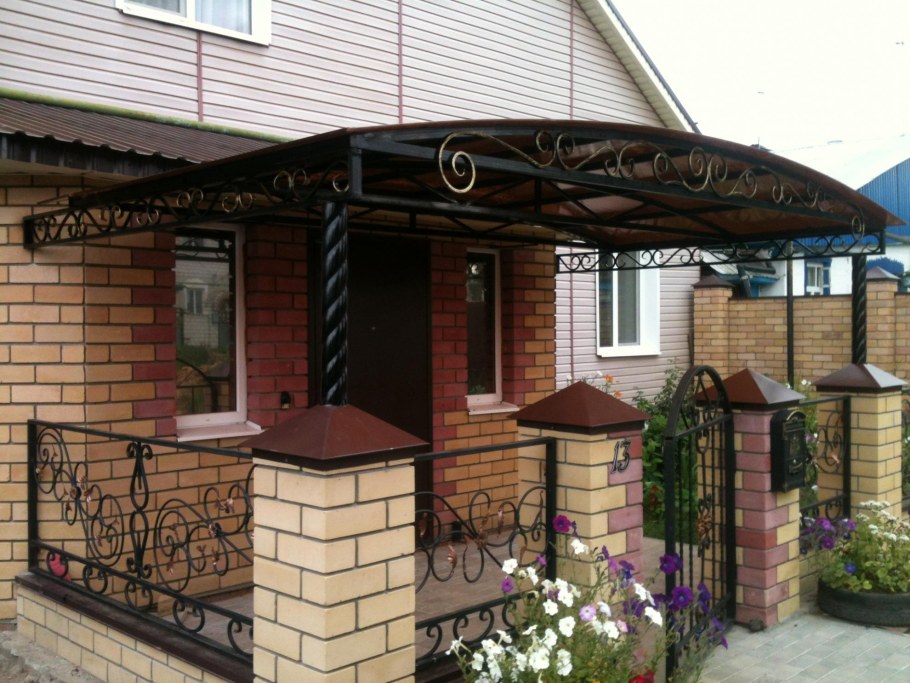Навес на кирпичных Столбах