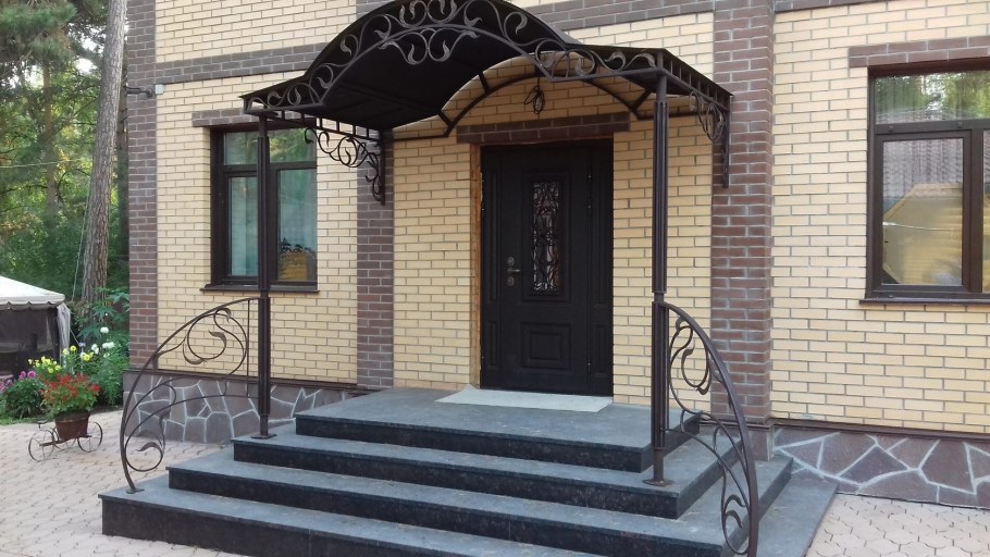 Навес входной группы