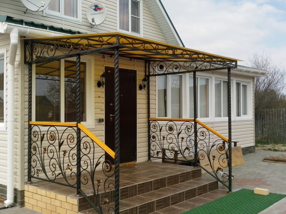 Козырек для крыльца