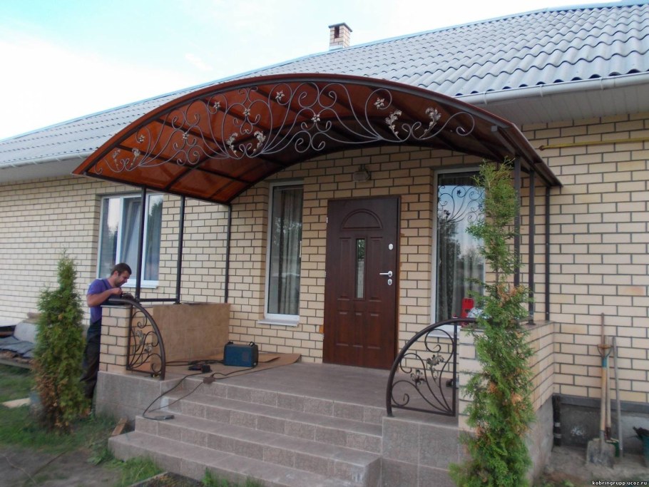 Навес над крыльцом