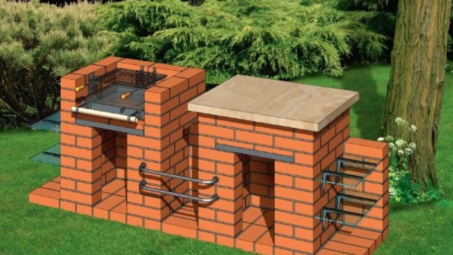 Небольшой кирпичный мангал