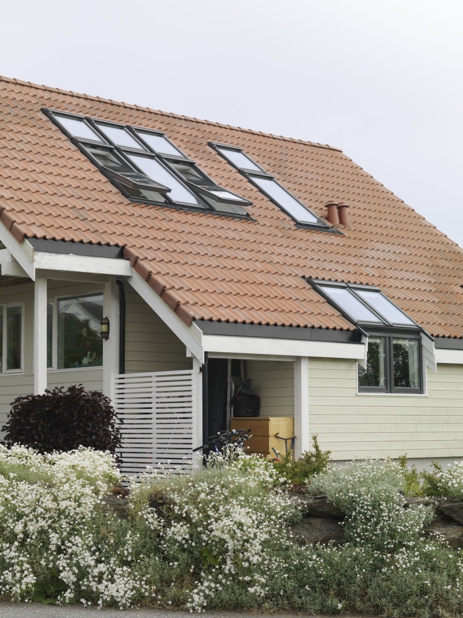 Крыши домов с мансардой