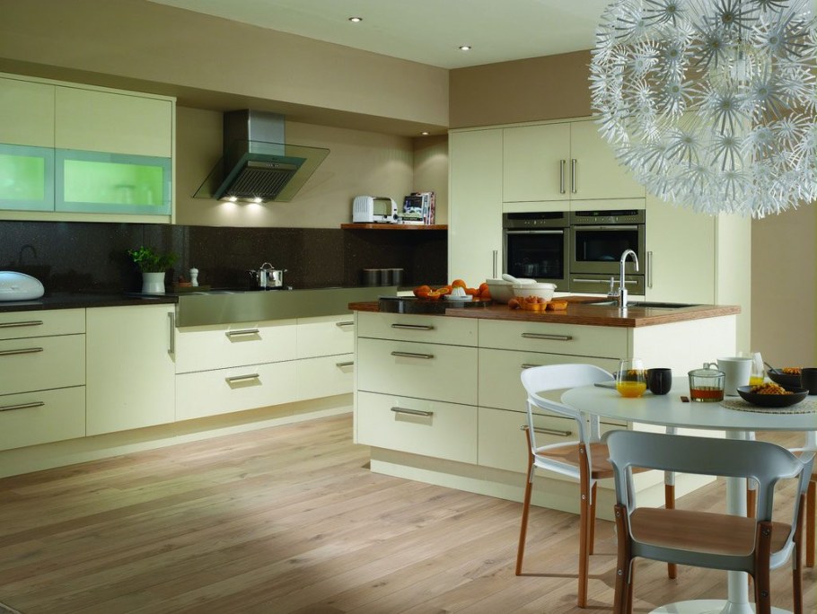 Кухня в бежевом цвете