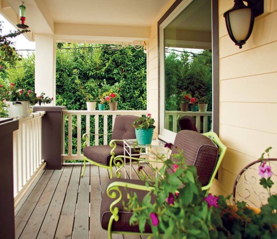 Дача с балконом и верандой