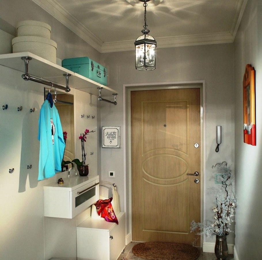 Маленькая узкая прихожая